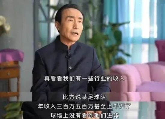 脱了内裤趴着光屁股